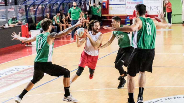 Basket B Supercoppa, l'Andrea Costa batte Faenza e passa Basket B Supercoppa, l'Andrea Costa batte Faenza e passa