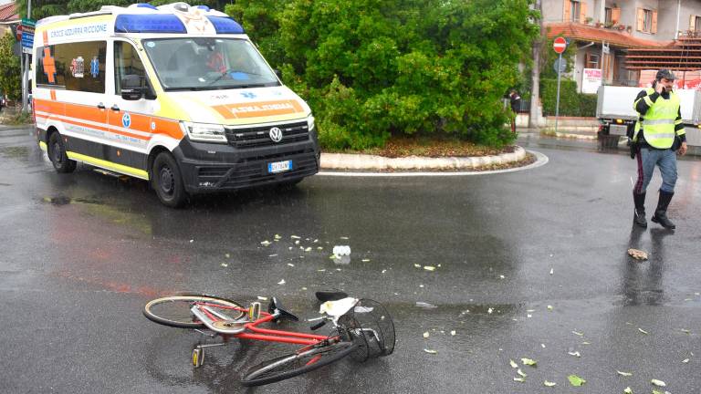 Rimini, incidente: grave anziano in bicicletta VIDEO GALLERY Rimini, incidente: grave anziano in bicicletta VIDEO GALLERY