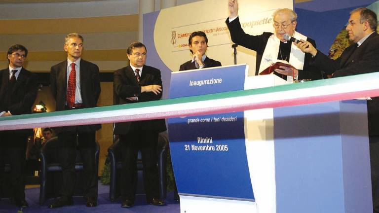 Il taglio del nastro del centro commerciale avvenuto 18 anni fa Il taglio del nastro del centro commerciale avvenuto 18 anni fa