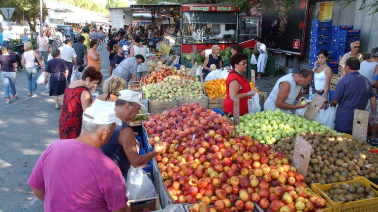 Cesenatico: torna il mercato ambulante di alimenti ed ortofrutta Cesenatico: torna il mercato ambulante di alimenti ed ortofrutta