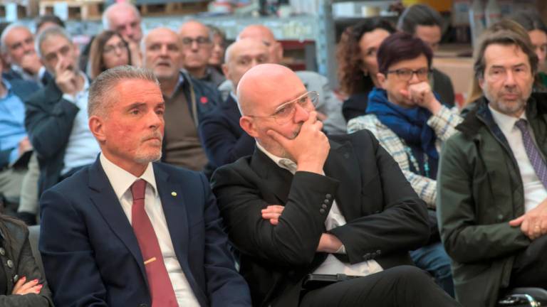 Il presidente di Legacoop Romagna Paolo Lucchi con il presidente della Regione Stefano Bonaccini (foto e video Massimo Fiorentini)