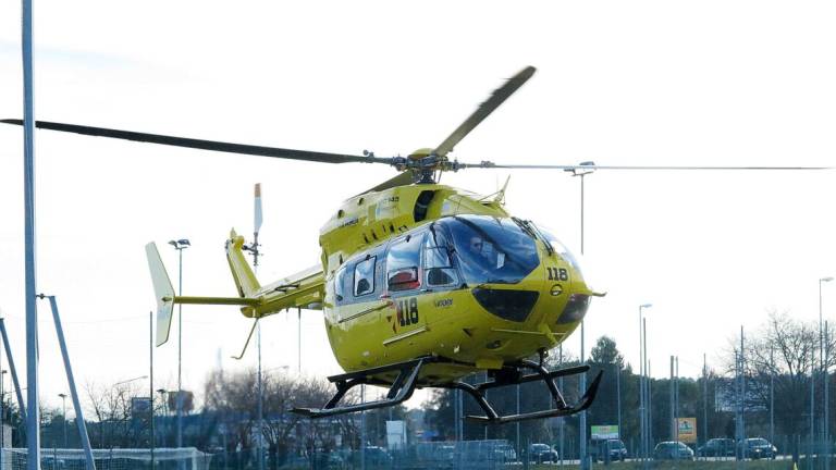 Rimini. Scontro auto moto, ragazzo finisce incastrato sotto un bus. Portato al Bufalini in elisoccorso Rimini. Scontro auto moto, ragazzo finisce incastrato sotto un bus. Portato al Bufalini in elisoccorso