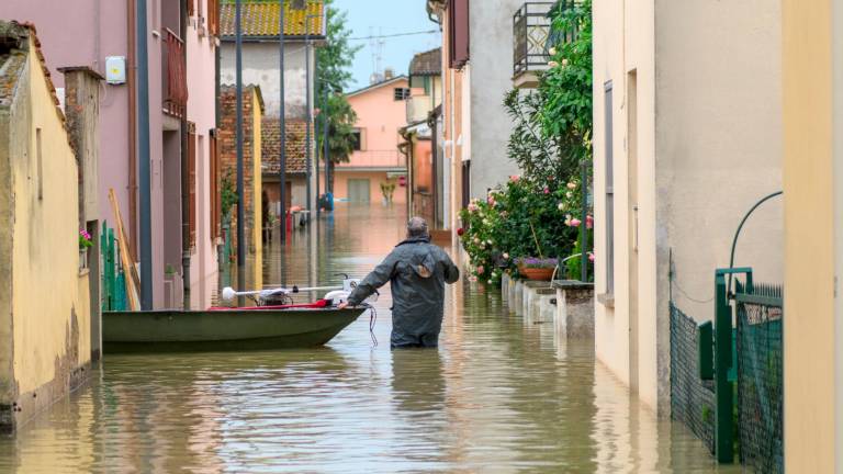 Alluvione a Ravenna, da Fondazione Cassa di Risparmio e Croce Rossa 250mila euro per l’acquisto di arredi e mobili Alluvione a Ravenna, da Fondazione Cassa di Risparmio e Croce Rossa 250mila euro per l’acquisto di arredi e mobili