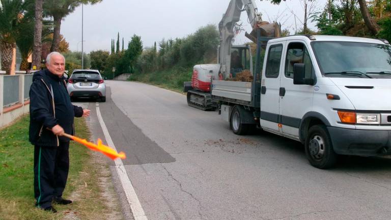 Il vicesindaco Ruscelli dirige il traffico Il vicesindaco Ruscelli dirige il traffico