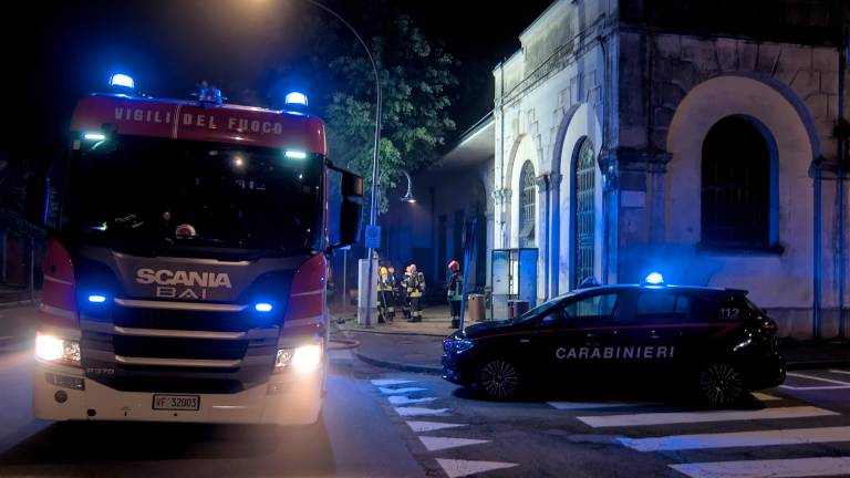 Incendio con tanto fumo al mercato coperto di Russi GALLERY Incendio con tanto fumo al mercato coperto di Russi GALLERY