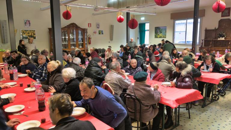 Natale a Ravenna, un centinaio di ospiti al pranzo della Caritas - Gallery Natale a Ravenna, un centinaio di ospiti al pranzo della Caritas - Gallery