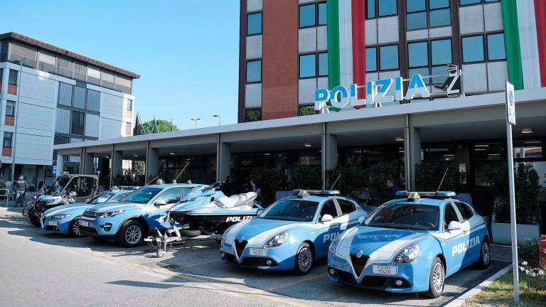 Rimini. Scassina la porta del Centro di salute mentale per rubare metadone: i poliziotti lo trovano sotto una scrivania Rimini. Scassina la porta del Centro di salute mentale per rubare metadone: i poliziotti lo trovano sotto una scrivania