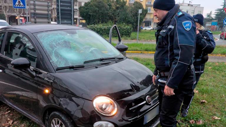 Ravenna, incidente: travolta da un’auto mentre va in bici a scuola, la ragazzina di 12 anni non è in pericolo di vita - Gallery Ravenna, incidente: travolta da un’auto mentre va in bici a scuola, la ragazzina di 12 anni non è in pericolo di vita - Gallery