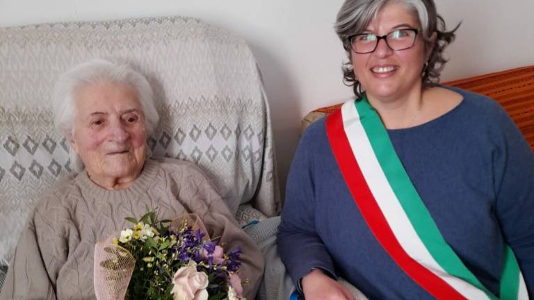 Russi, i 100 anni di nonna Lea: Ci rivediamo l'anno prossimo, mica voglio morire Russi, i 100 anni di nonna Lea: Ci rivediamo l'anno prossimo, mica voglio morire