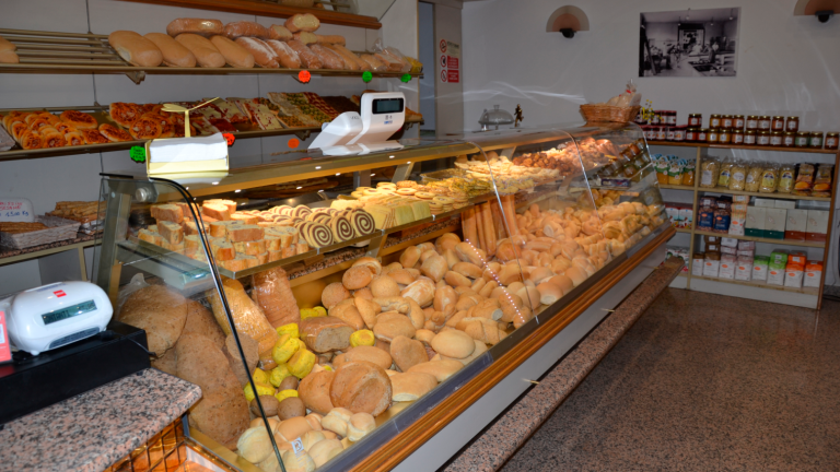 Rimini, il panificio Grazi alla quarta generazione ora diventa bottega storica GALLERY Rimini, il panificio Grazi alla quarta generazione ora diventa bottega storica GALLERY