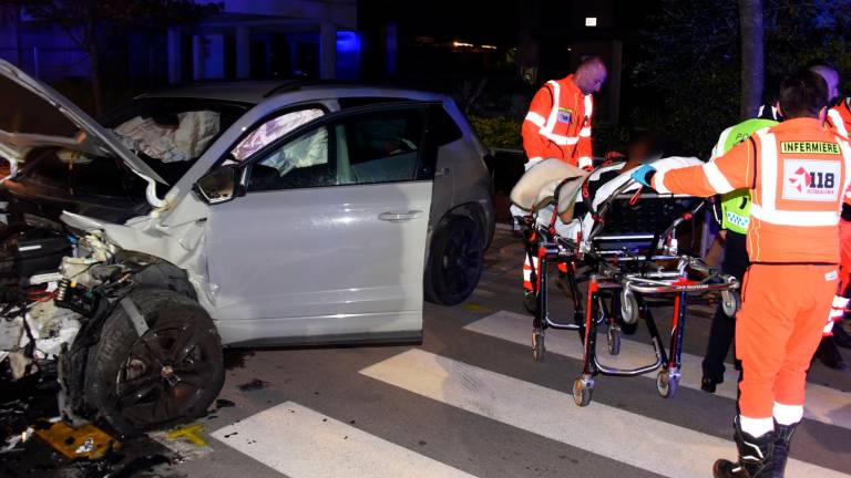 Rimini, spaventoso frontale a Igea Marina tra due auto a bordo delle quali c’erano anche due bambini Rimini, spaventoso frontale a Igea Marina tra due auto a bordo delle quali c’erano anche due bambini