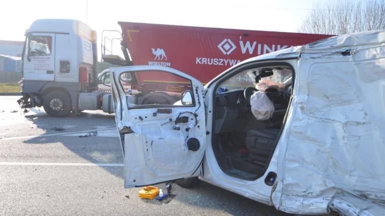 Incidente a Ravenna, ferito operaio Incidente a Ravenna, ferito operaio