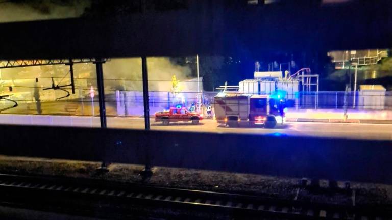 L’intervento dei Vigili del Fuoco alla cabina Enel L’intervento dei Vigili del Fuoco alla cabina Enel