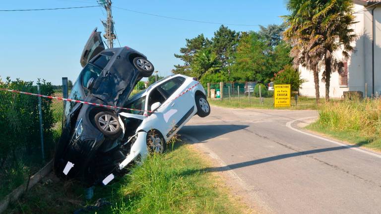 Massa Lombarda, incidente e paurosa carambola: madre e figlia all’ospedale - Gallery Massa Lombarda, incidente e paurosa carambola: madre e figlia all’ospedale - Gallery