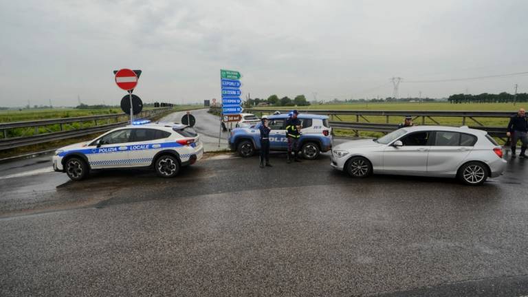 Ravenna, esonda un canale a Chiusa di San Marco. Evacuazione a Borgo Montone Ravenna, esonda un canale a Chiusa di San Marco. Evacuazione a Borgo Montone