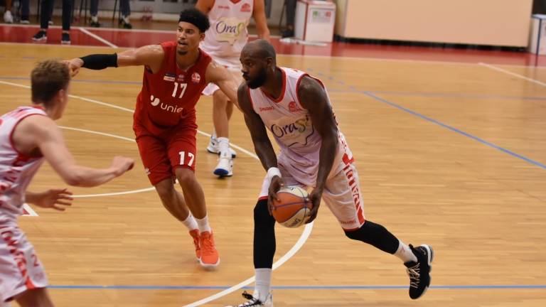 Basket A2, domenica il derby Unieuro-OraSì Basket A2, domenica il derby Unieuro-OraSì