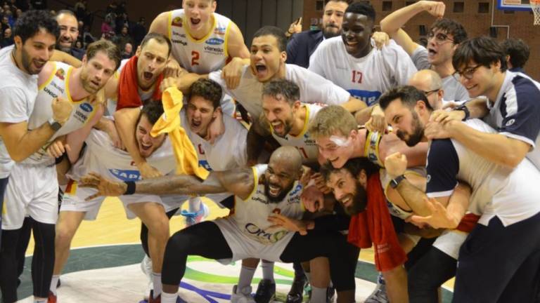 La capolista OraSì Ravenna regola San Severo (70-57) La capolista OraSì Ravenna regola San Severo (70-57)