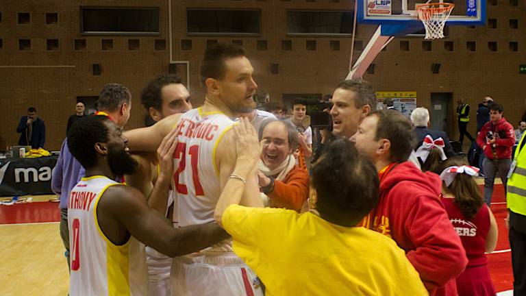 Basket A2, OraSì in festa con la tripla di Petrovic (67-64) Basket A2, OraSì in festa con la tripla di Petrovic (67-64)