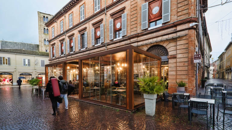 A Ravenna il primo dehor in centro storico: è al Costa Cafè A Ravenna il primo dehor in centro storico: è al Costa Cafè