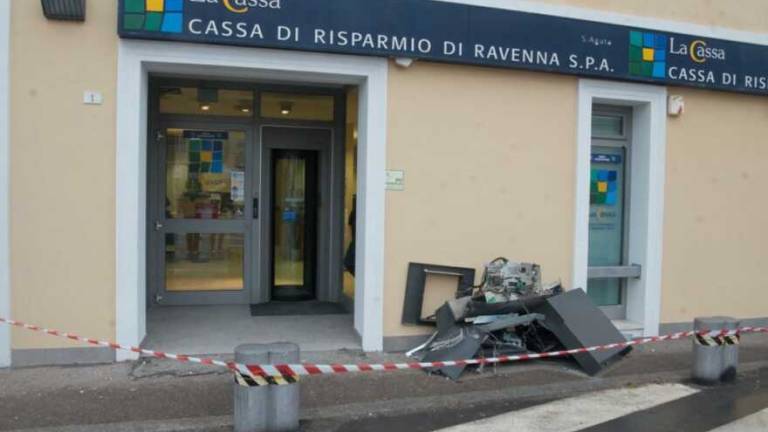Assalti esplosivi nella notte ai bancomat di Lugo, Conselice e Sant'Agata sul Santerno Assalti esplosivi nella notte ai bancomat di Lugo, Conselice e Sant'Agata sul Santerno