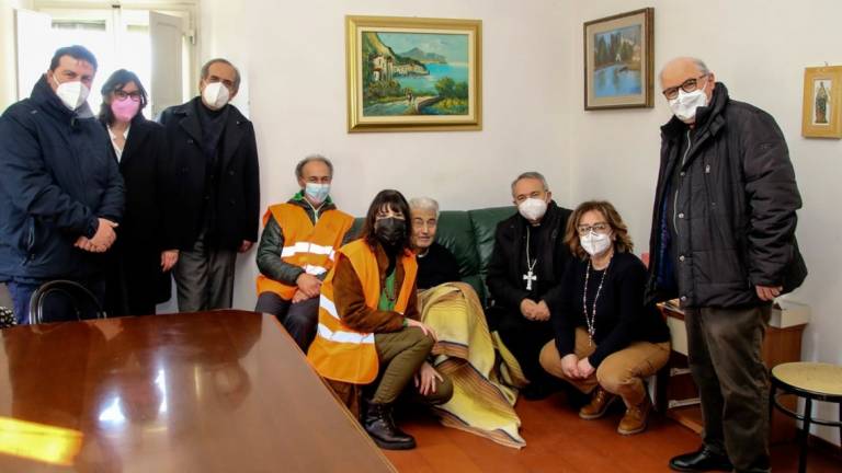 Forlì, il sindaco e il vescovo in visita alla mensa dei poveri Forlì, il sindaco e il vescovo in visita alla mensa dei poveri