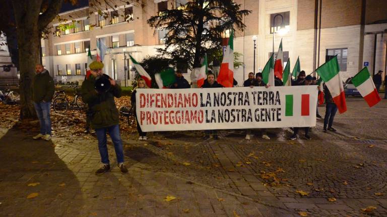 Ravenna, presidio di militanti di Destra contro il degrado Ravenna, presidio di militanti di Destra contro il degrado