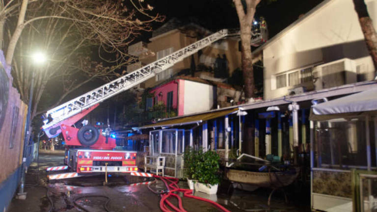 Fiamme alla Pousada di Milano Marittima, accertamenti sulle cause Fiamme alla Pousada di Milano Marittima, accertamenti sulle cause
