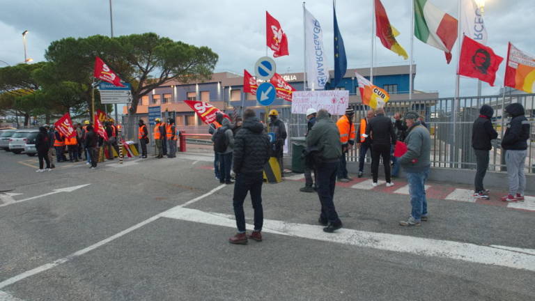 Ravenna il sindacato Sgb: La Marcegaglia ha deciso che la crisi devono pagarla i lavoratori Ravenna il sindacato Sgb: La Marcegaglia ha deciso che la crisi devono pagarla i lavoratori