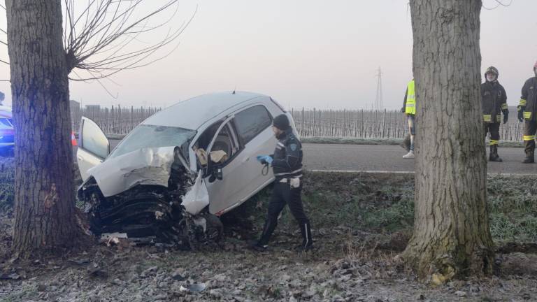 Tragica sbandata in auto, 61enne muore a Taglio Corelli Tragica sbandata in auto, 61enne muore a Taglio Corelli