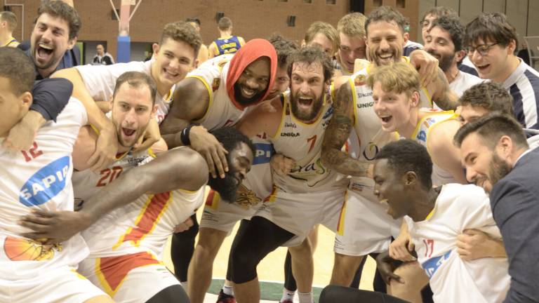 Basket, la capolista OraSì dilaga contro Imola (92-68) Basket, la capolista OraSì dilaga contro Imola (92-68)