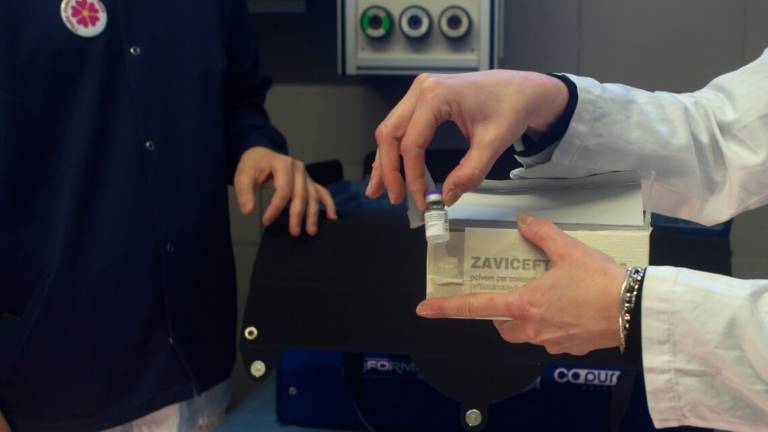 In Romagna consegnati i primi vaccini per il personale scolastico In Romagna consegnati i primi vaccini per il personale scolastico