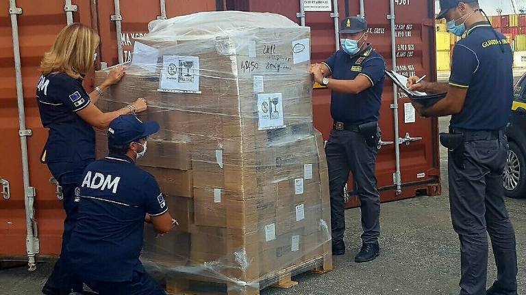 Aria pesante al Porto di Ravenna: 4.860 compressori irregolari costano 10mila euro di multa a società riminese Aria pesante al Porto di Ravenna: 4.860 compressori irregolari costano 10mila euro di multa a società riminese