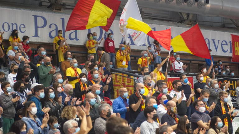 Basket A2, con Fabriano 210 biglietti e un pullman per i tifosi OraSì Basket A2, con Fabriano 210 biglietti e un pullman per i tifosi OraSì