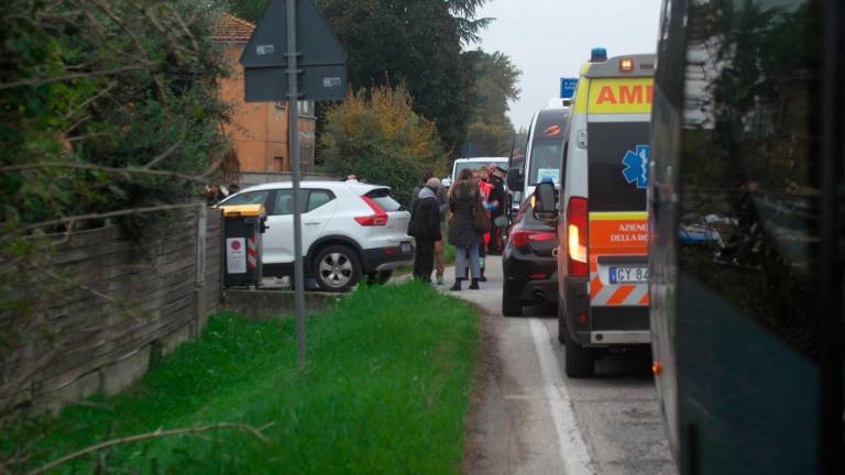 Ravenna, spray al peperoncino tra i passeggeri del pullman: una bambina all’ospedale - Gallery Ravenna, spray al peperoncino tra i passeggeri del pullman: una bambina all’ospedale - Gallery