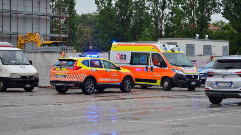 I mezzi di soccorso sul posto (Foto Fiorentini) I mezzi di soccorso sul posto (Foto Fiorentini)