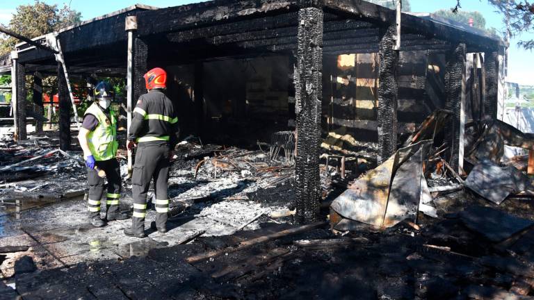 Il locale di Filippo Malatesta andato a fuoco (foto Manuel Migliorini)