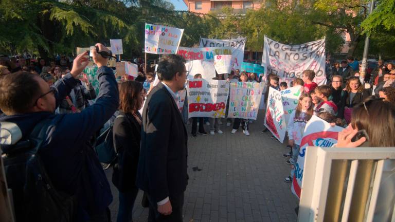 Il sindaco davanti al presidio (Foto e video Massimo Fiorentini) Il sindaco davanti al presidio (Foto e video Massimo Fiorentini)