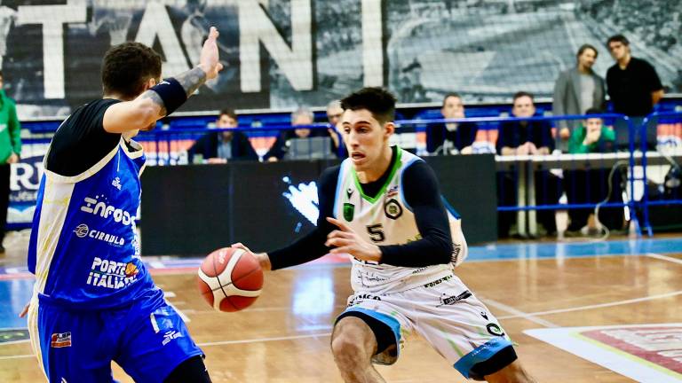 Per Lorenzo Calbini 14 punti con Capo d’Orlando (foto Mmph) Per Lorenzo Calbini 14 punti con Capo d’Orlando (foto Mmph)