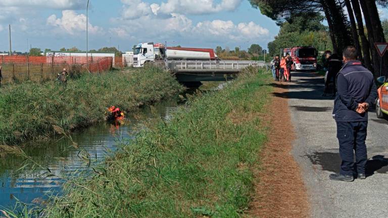 Ravenna, scoperto il cadavere di un uomo nel canale - Gallery Ravenna, scoperto il cadavere di un uomo nel canale - Gallery