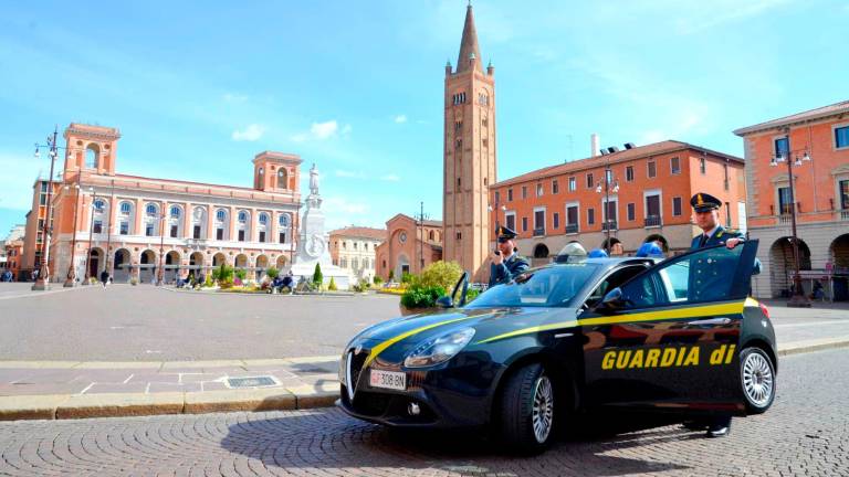 Forlì, ufficiale della Finanza salva una donna che voleva togliersi la vita Forlì, ufficiale della Finanza salva una donna che voleva togliersi la vita
