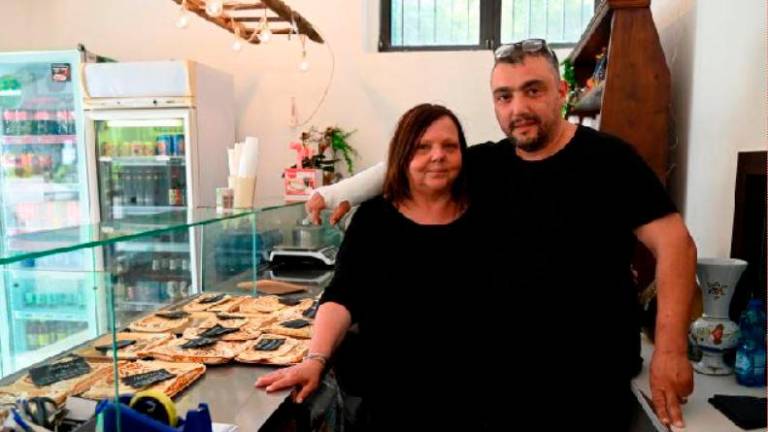 Alessandra Vitali e Luca Mazzini, titolari di “Piadina più” (foto Fabio Blaco) Alessandra Vitali e Luca Mazzini, titolari di “Piadina più” (foto Fabio Blaco)