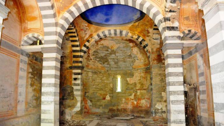 Il fascino dei “giganti di pietra”, un viaggio nei borghi abbandonati in Romagna