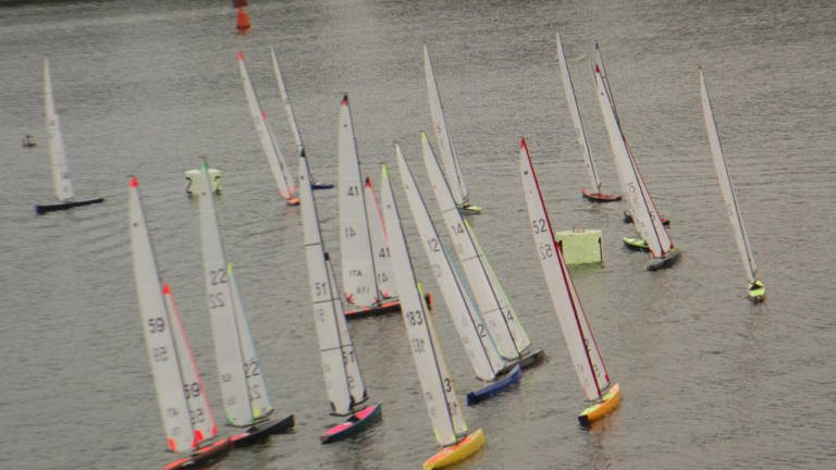 Barche a vela radiocomandate, terzo posto per l'equipaggio di Cesenatico a Ravenna Barche a vela radiocomandate, terzo posto per l'equipaggio di Cesenatico a Ravenna