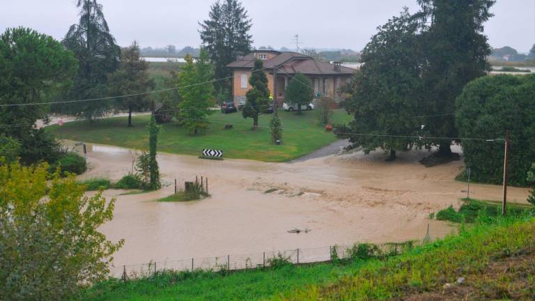 Maltempo in Romagna, il Lamone rompe l’argine a Traversara, file sulla A14 dir - GALLERY Maltempo in Romagna, il Lamone rompe l’argine a Traversara, file sulla A14 dir - GALLERY
