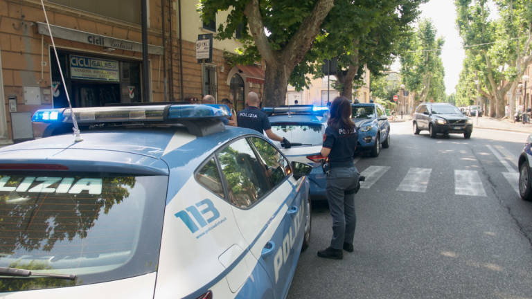 Ravenna, la lite al bar degenera in rissa: un ferito Ravenna, la lite al bar degenera in rissa: un ferito
