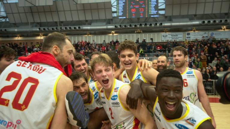 Basket, OraSì padrona del derby di Romagna - VIDEO Basket, OraSì padrona del derby di Romagna - VIDEO