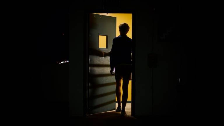 Imola, prova a entrare nel suo appartamento ma ci trova 4 persone e la serratura cambiata Imola, prova a entrare nel suo appartamento ma ci trova 4 persone e la serratura cambiata