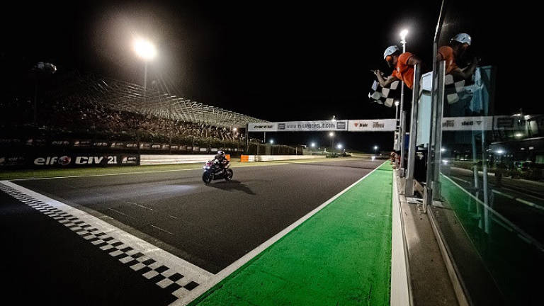 Moto Civ, Superbike: Pirro vince la gara in notturna di Misano VIDEO Moto Civ, Superbike: Pirro vince la gara in notturna di Misano VIDEO