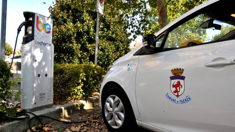 Faenza, in arrivo 220 nuove colonnine per la ricarica delle auto elettriche Faenza, in arrivo 220 nuove colonnine per la ricarica delle auto elettriche
