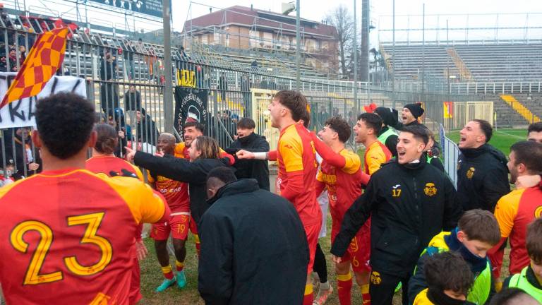 Il Ravenna festeggia: la corsa verso la vetta continua (foto Massimo Fiorentini)